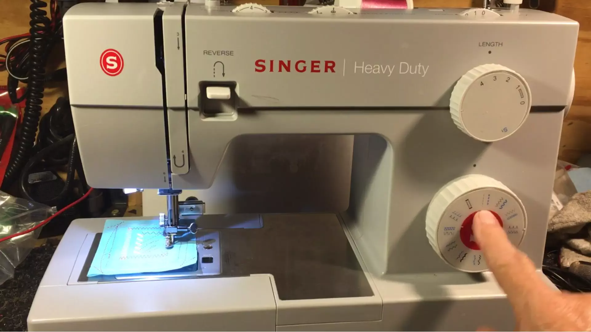 SINGER 4423 Sewing Machine, Grey